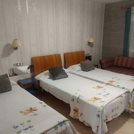 Hostal Burbia فيلافرانكا ديل بيرزو المظهر الخارجي الصورة