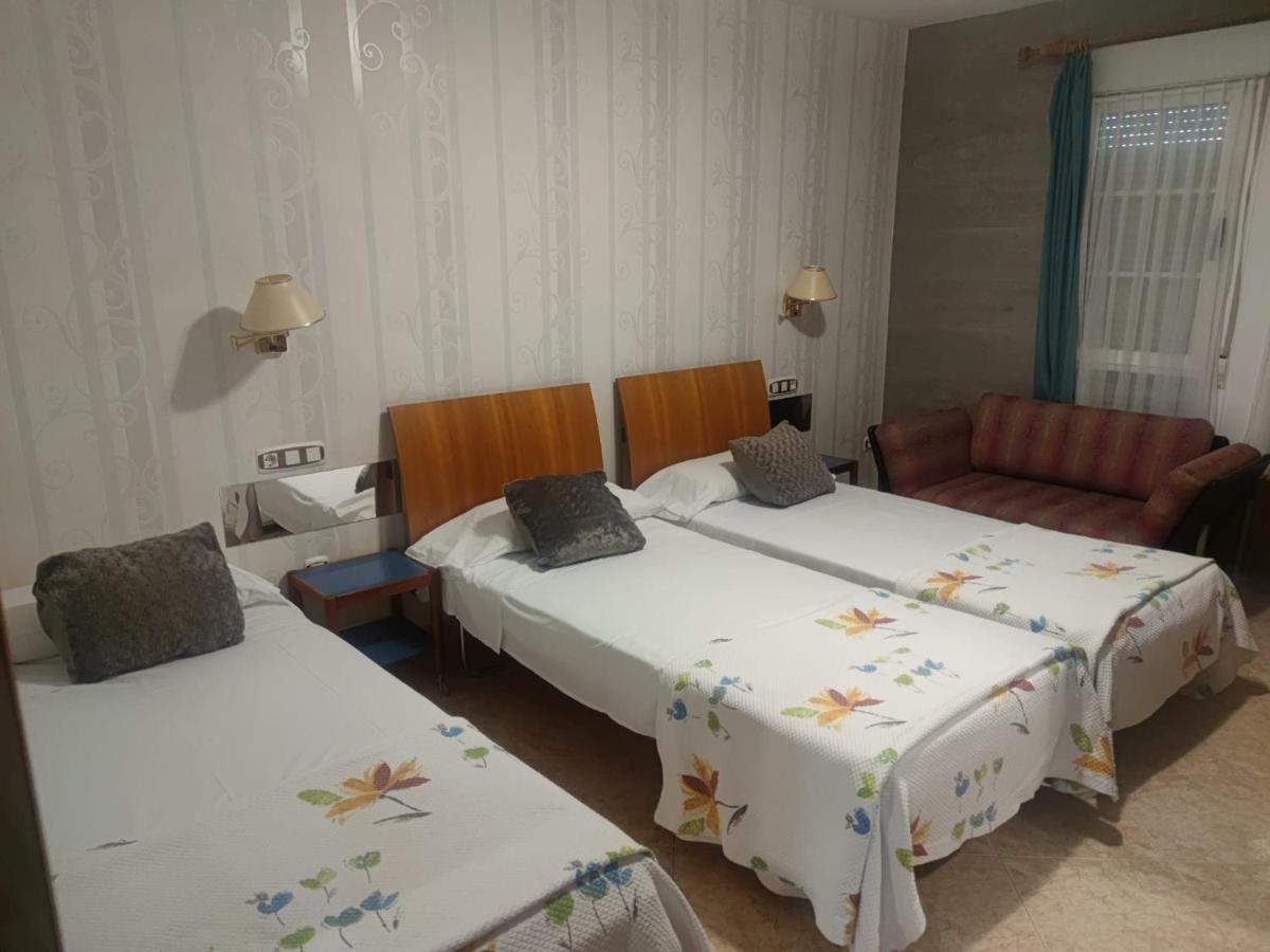 Hostal Burbia فيلافرانكا ديل بيرزو المظهر الخارجي الصورة