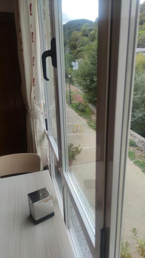 Hostal Burbia فيلافرانكا ديل بيرزو المظهر الخارجي الصورة