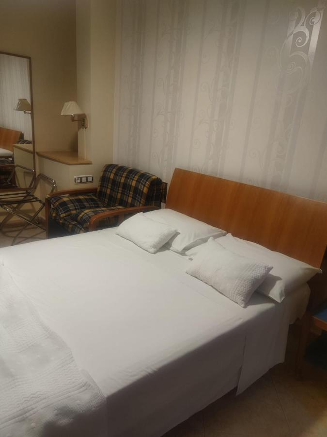 Hostal Burbia فيلافرانكا ديل بيرزو المظهر الخارجي الصورة
